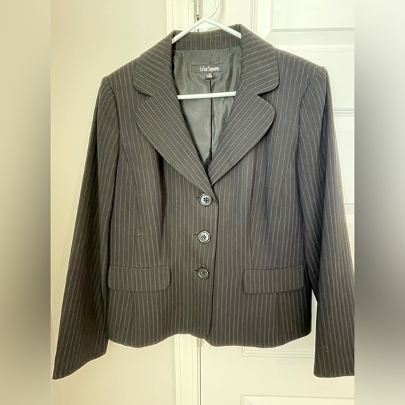 Le Suit black pinstriped blazer, maroon/dark red pinstripes, size 12 - Picture 4 of 4